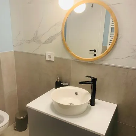 Velvet 105 Mamaia Nord